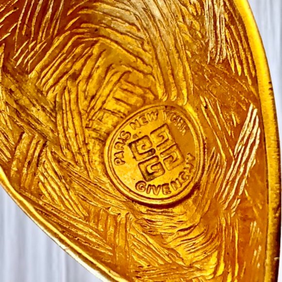 Givenchy Paris New York Earrings Gold Tone Brushed Drop Dangle Post Signed - Picture 13 of 14